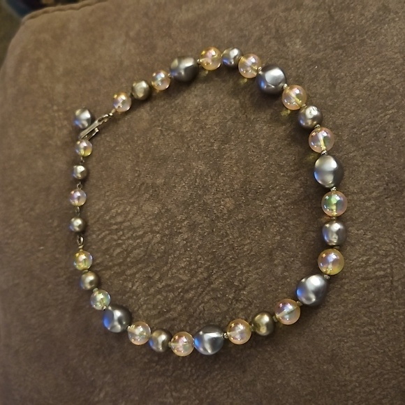 VTG 1960s Irridescent Metallic Silver Acrylic Beaded Castlecore Choker Necklace - Picture 2 of 5
